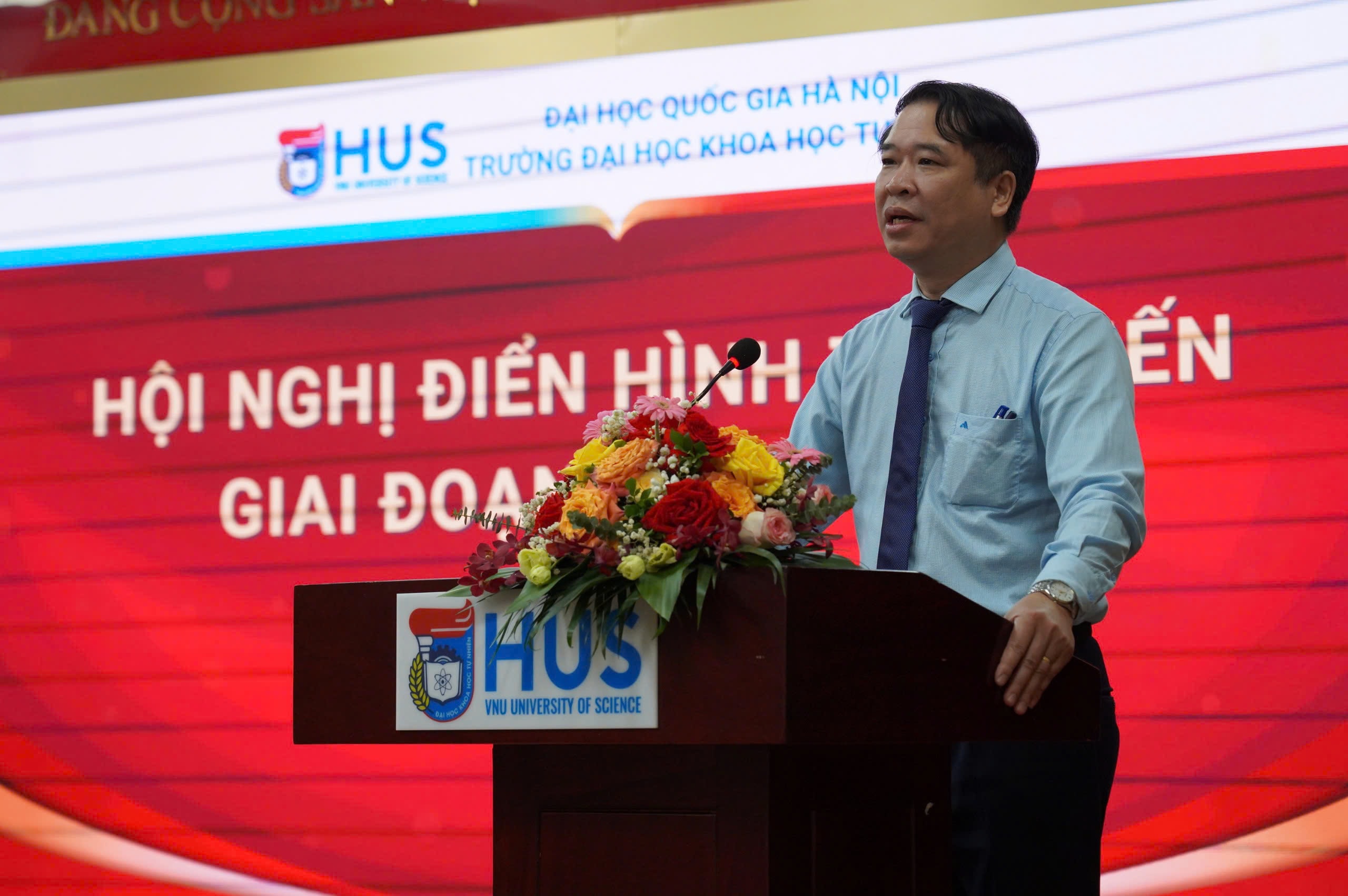 GS. TSKH Vũ Hoàng Linh giữ chức Chủ tịch Hội đồng Trường và GS.TS. Lê Thanh Sơn giữ chức vụ Hiệu trưởng Trường Đại học Khoa học Tự nhiên