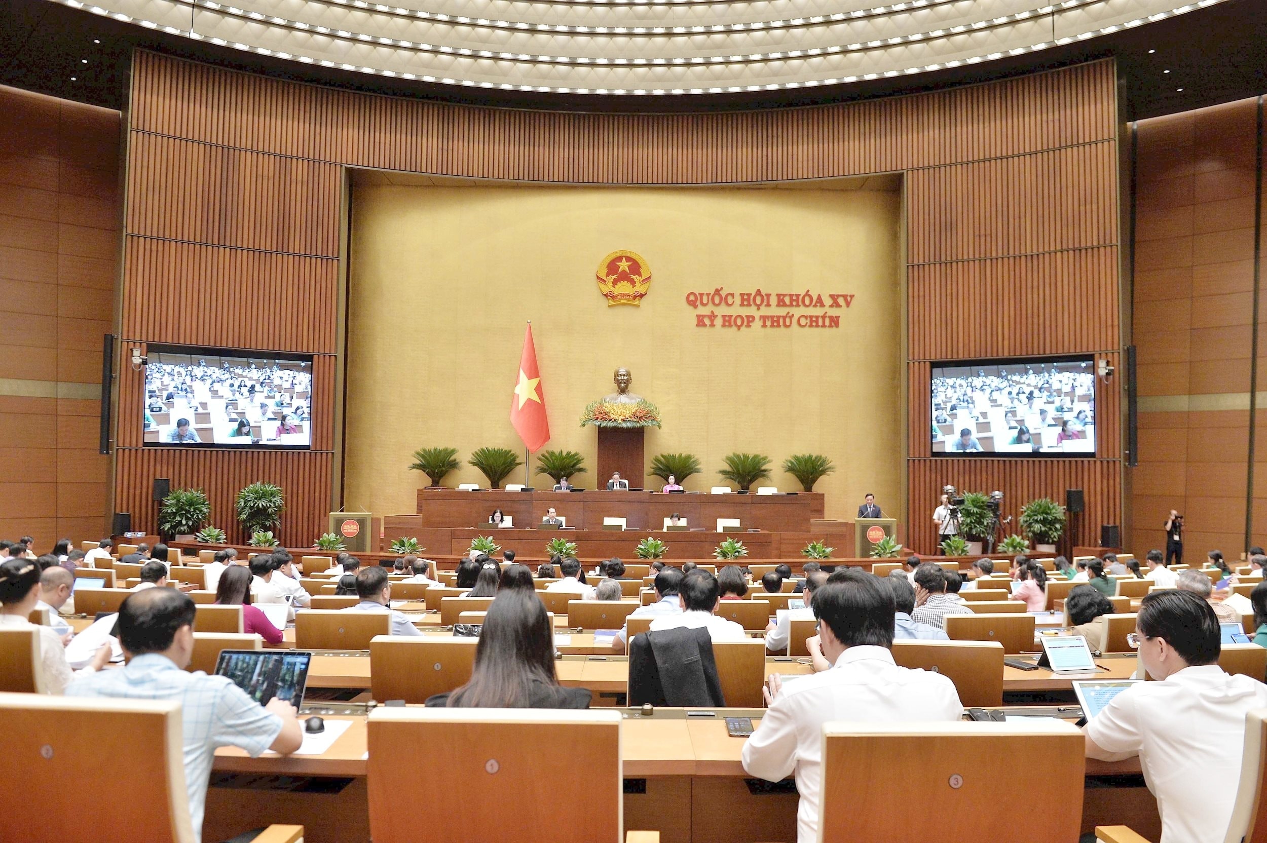 kỳ họp thứ 9 ảnh hồ long