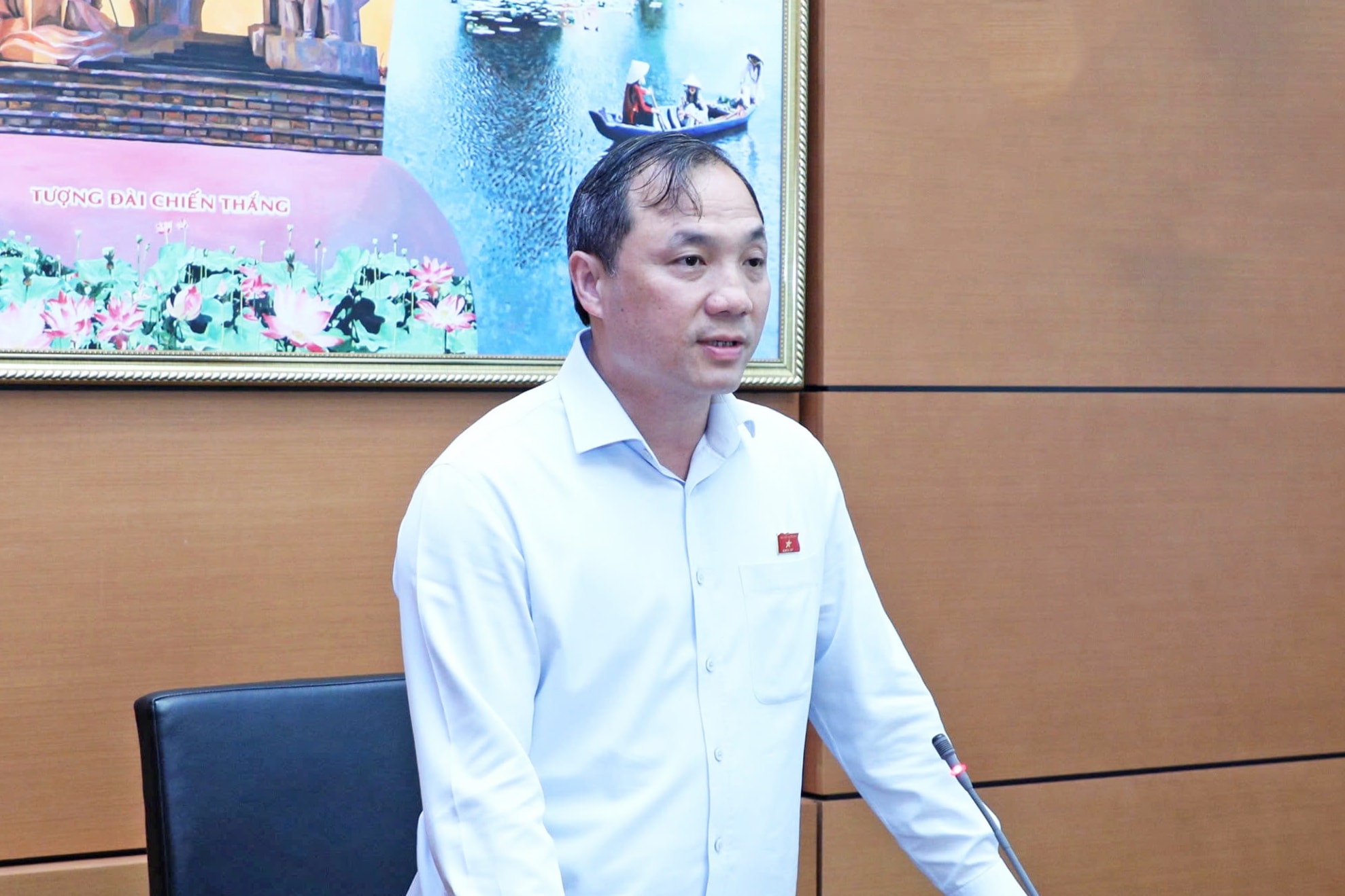 Đại biểu Hoàng Trung Dũng (Hà Tĩnh) phát biểu kết luận phiên thảo luận