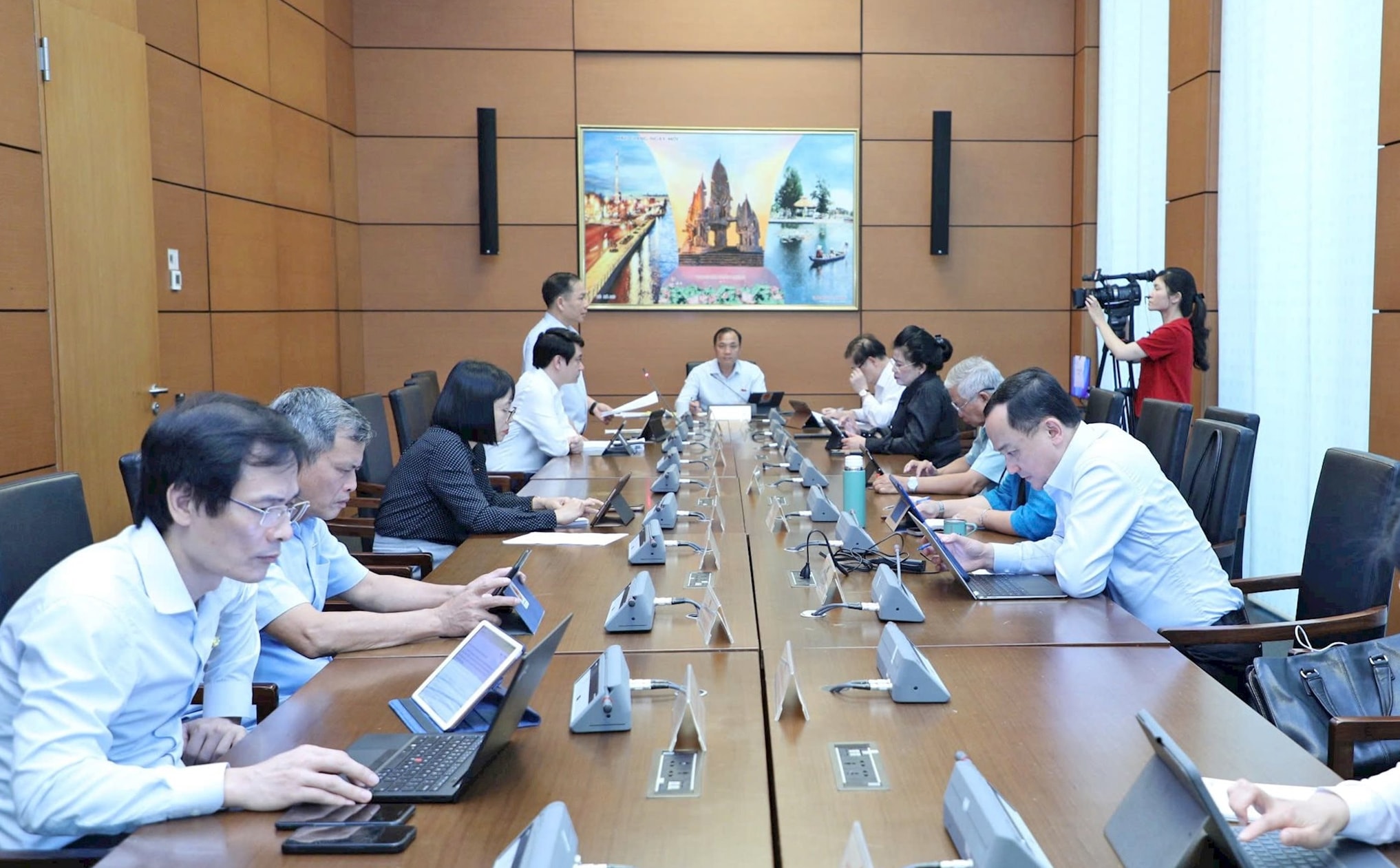 Các đại biểu tham dự phiên thảo luận tổ.