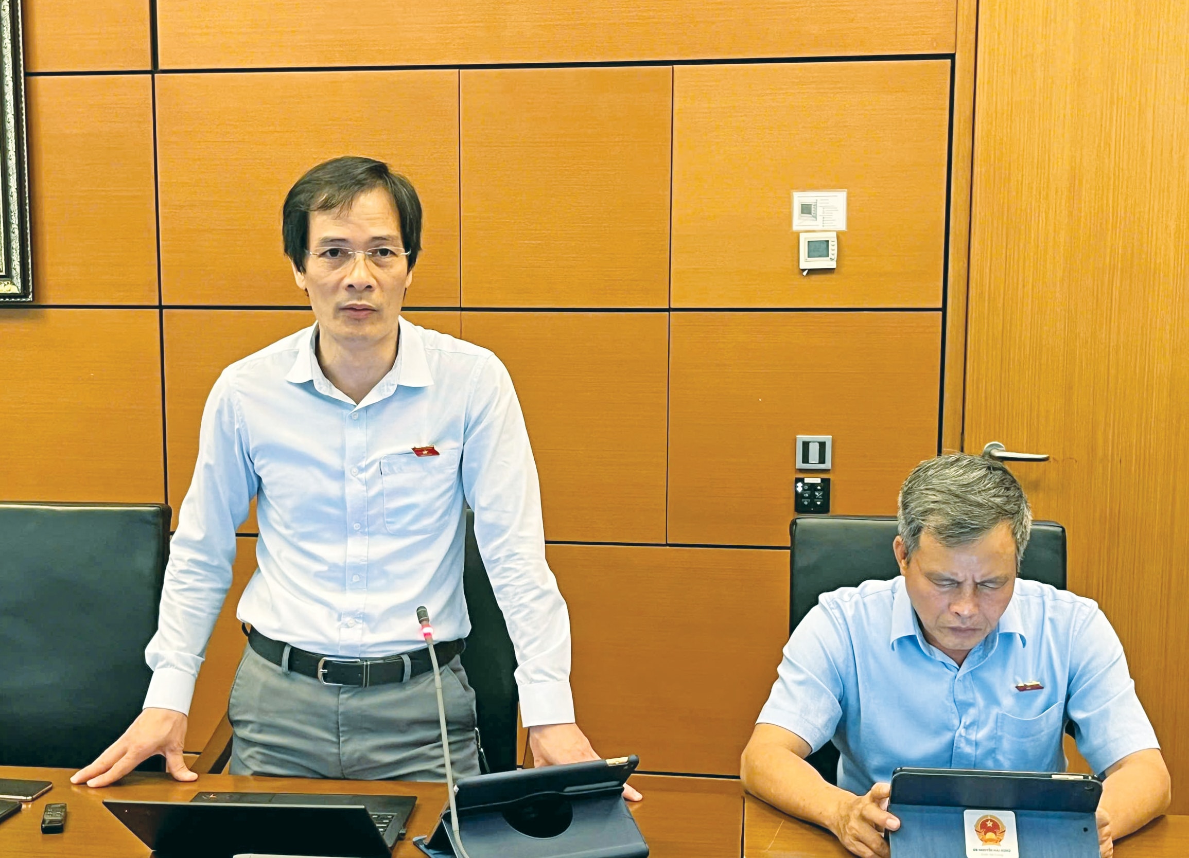 Đại biểu Bùi Sỹ Hoàn phát biểu