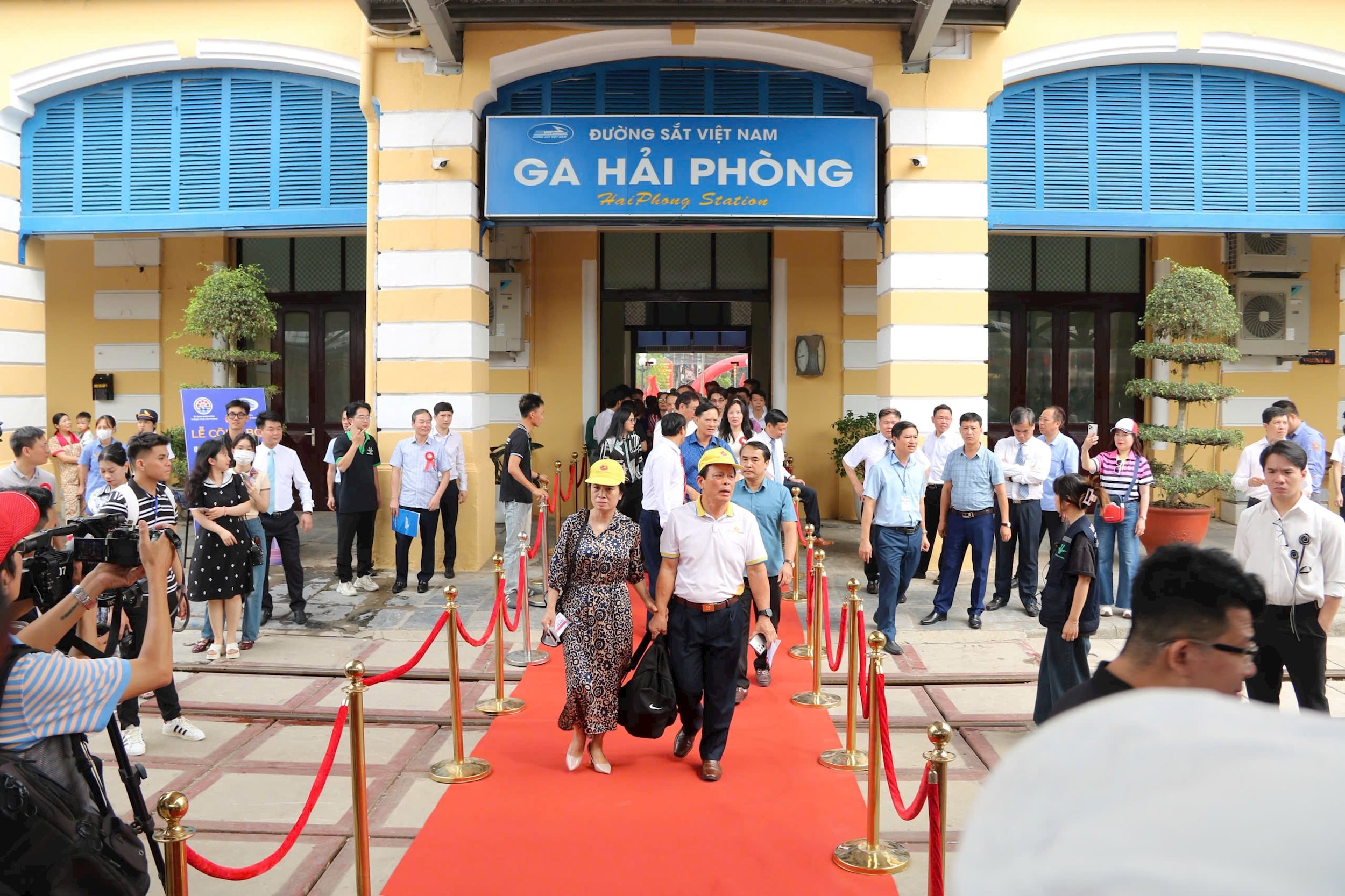 Các du khách trải nhiệm