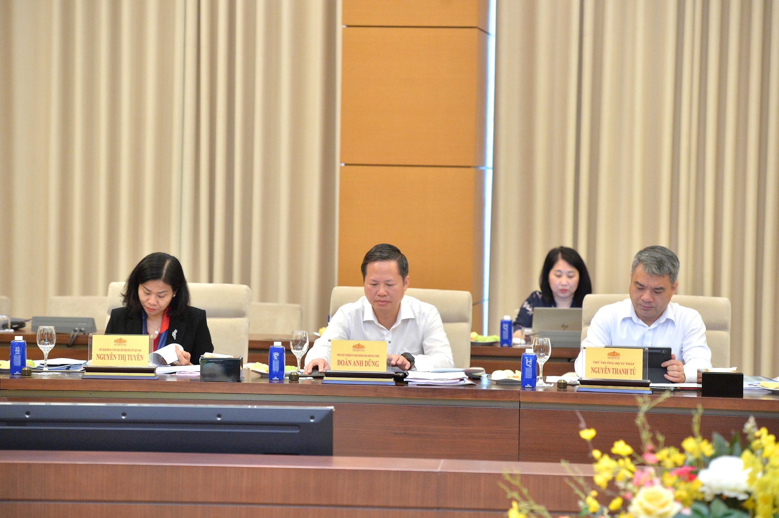 Các đại biểu dự 4