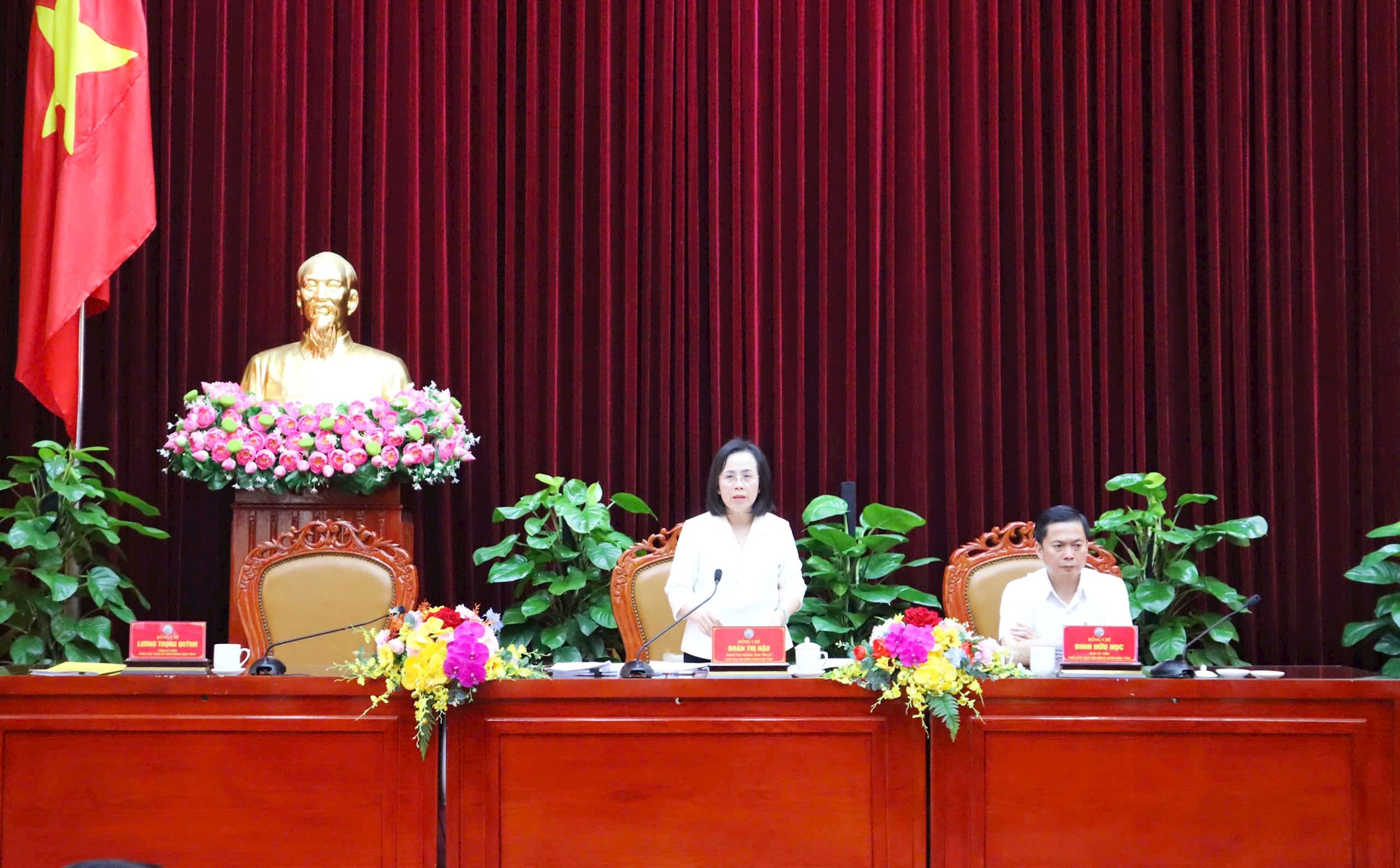 Phó Bí thư Thường trực Tỉnh ủy, Chủ tịch HĐND tỉnh Đoàn Thị Hậu phát biểu kết luận tại phiên họp chất vấn