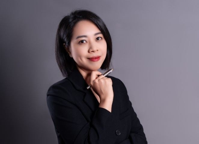 dautu.kinhtechungkhoan.vn-stores-news_dataimages-2024-042024-15-16-_nu-ceo-vua-nem20240415164131.jpg