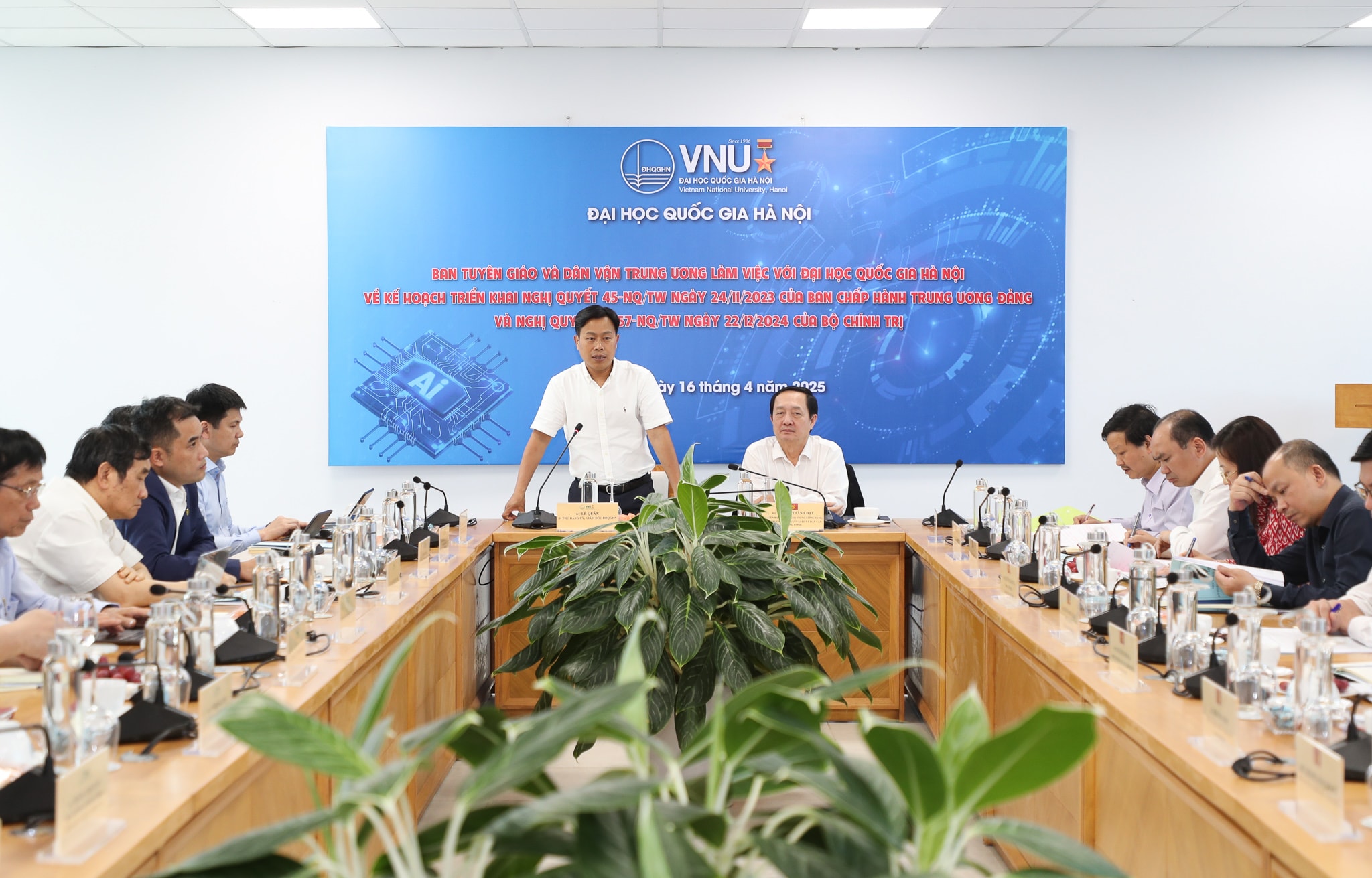 DHQGHN lam viec voi Ban Tuyen giao va DVTW ve trien khai NQ57 (4)