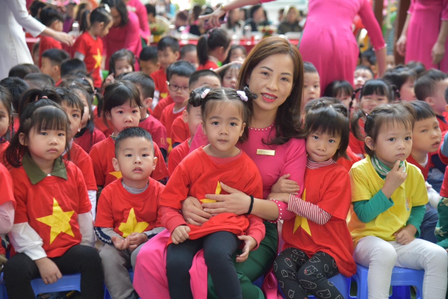 Theo Bộ GD-ĐT, tổng thu nhập của giáo viên mầm non chưa tương xứng với tính đặc thù và mức độ phức tạp của hoạt động nghề nghiệp. Ảnh: Xuân Quý
