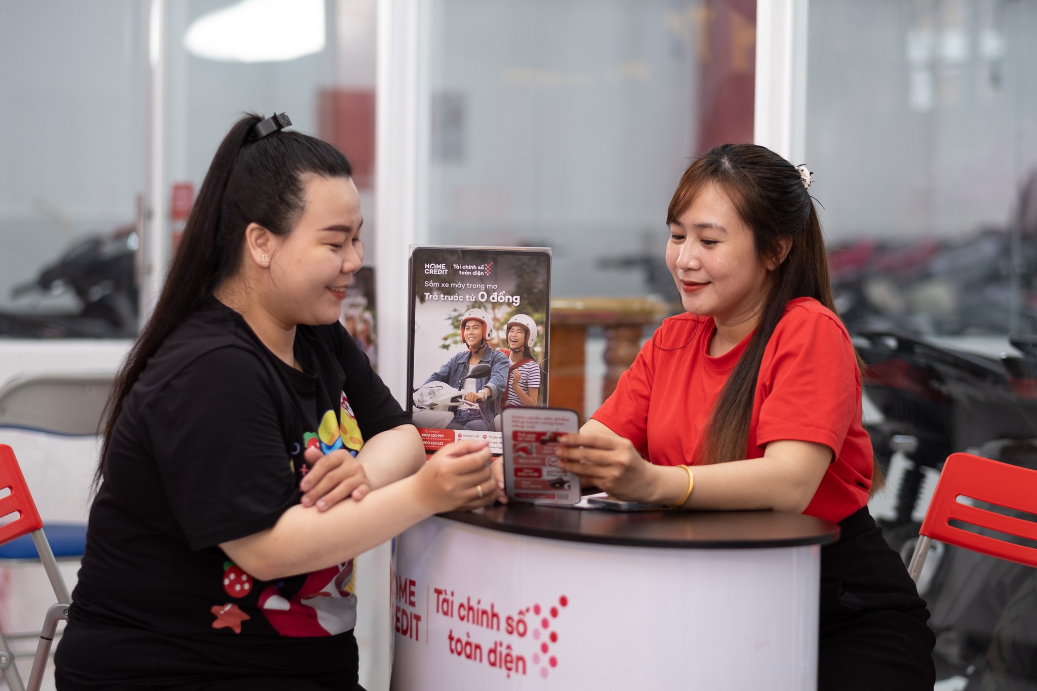Home Credit vừa được FiinRatings xếp hạng A với triển vọng ổn định. Ảnh: Home Credit