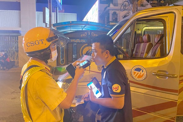 Đội CSGT Bình Triệu tăng cường xử lý vi phạm nồng độ cồn trên địa bàn đảm trách