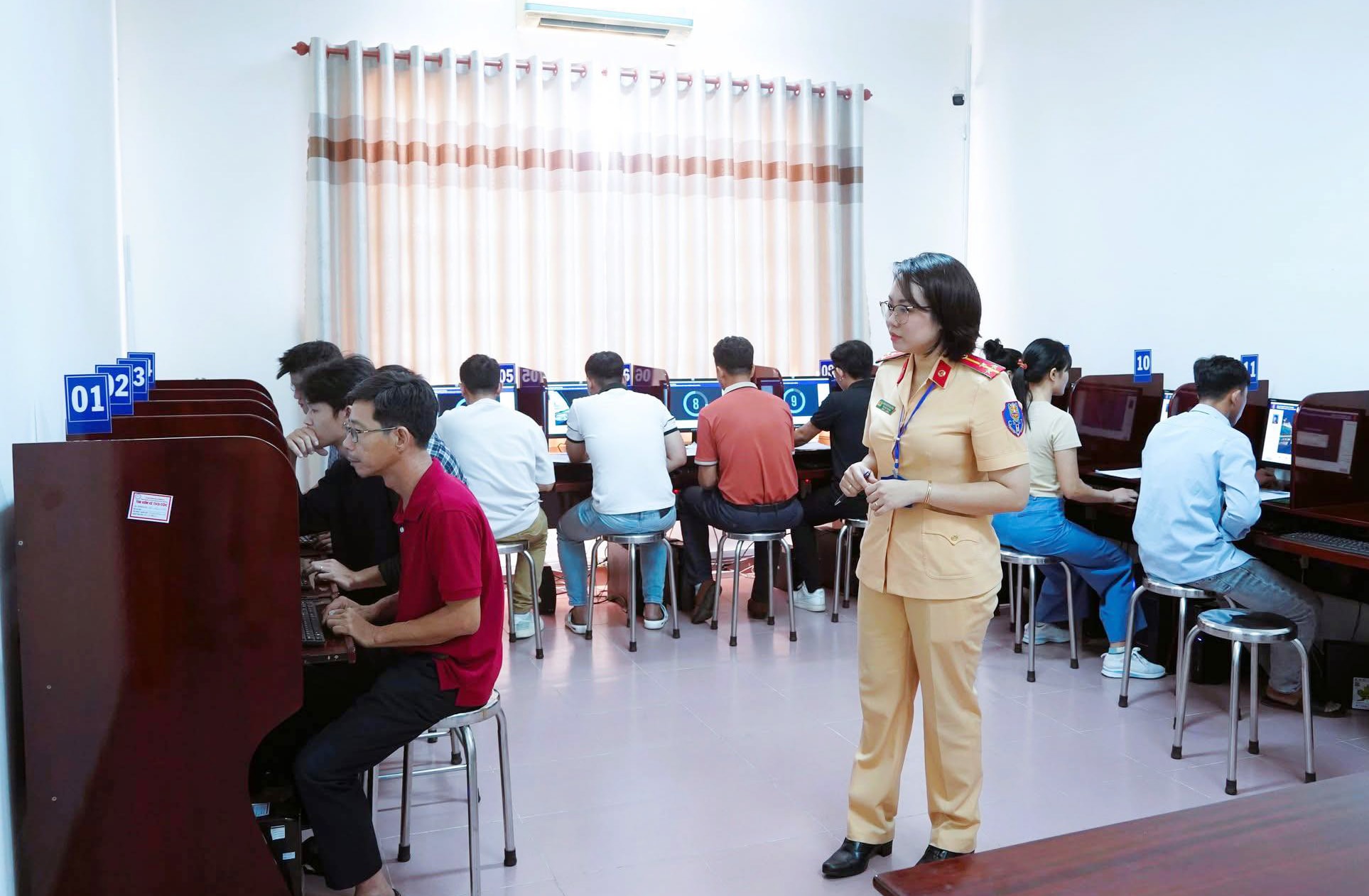 CSGT thi bằng lái