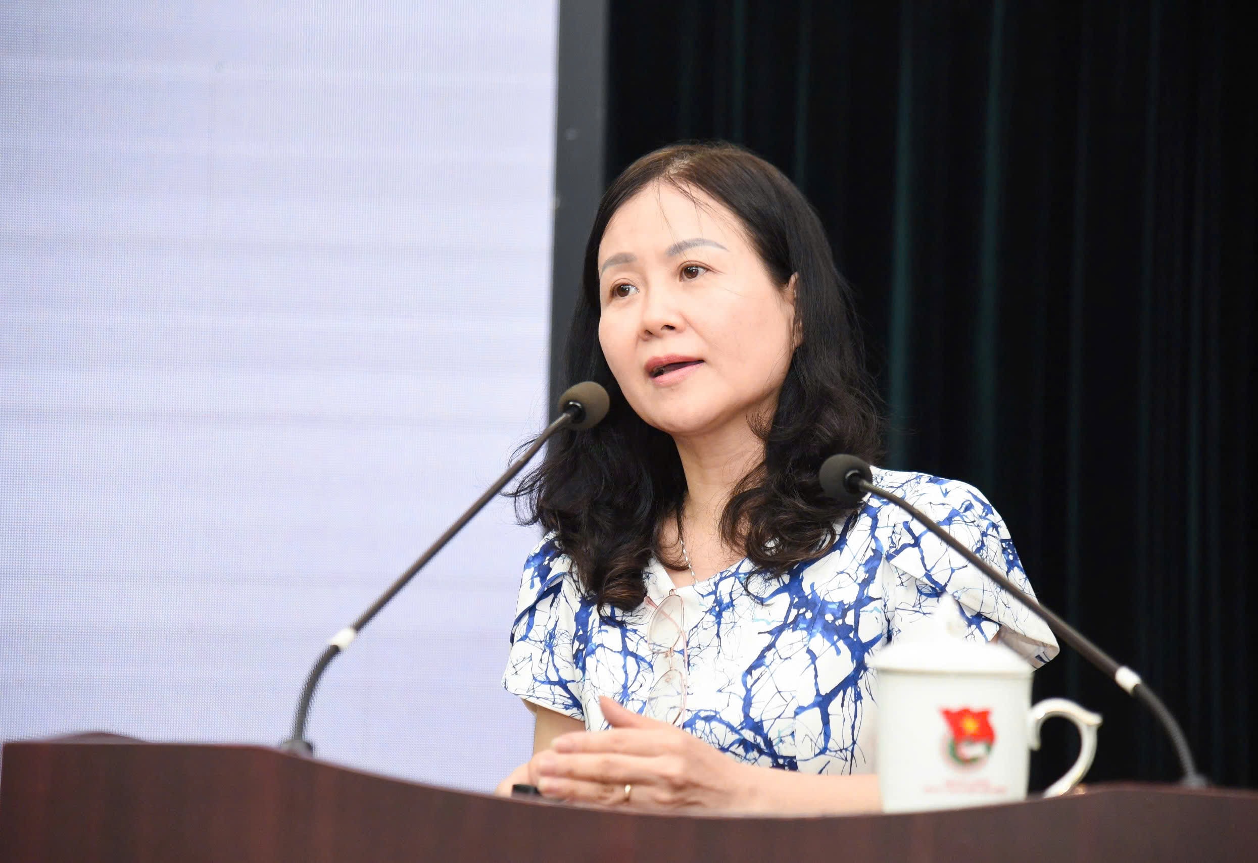 PGS.TS Vũ Thị Thu Hiền, Trưởng Khoa Hoá sinh và chuyển hoá dinh dưỡng, Viện Dinh dưỡng phát biểu tại Toạ đàm. Ảnh: Xuân Quý