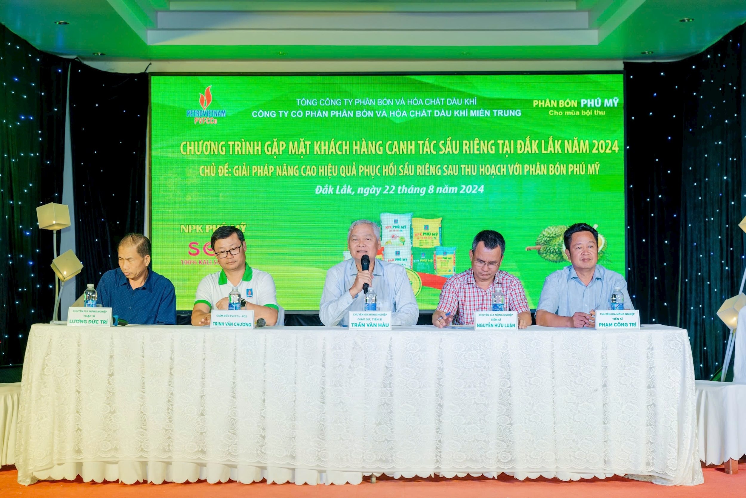 Giáo sư Tiến sĩ Trần Văn Hâu chia sẻ các 1phương pháp canh tác sầu riêng tiên tiến