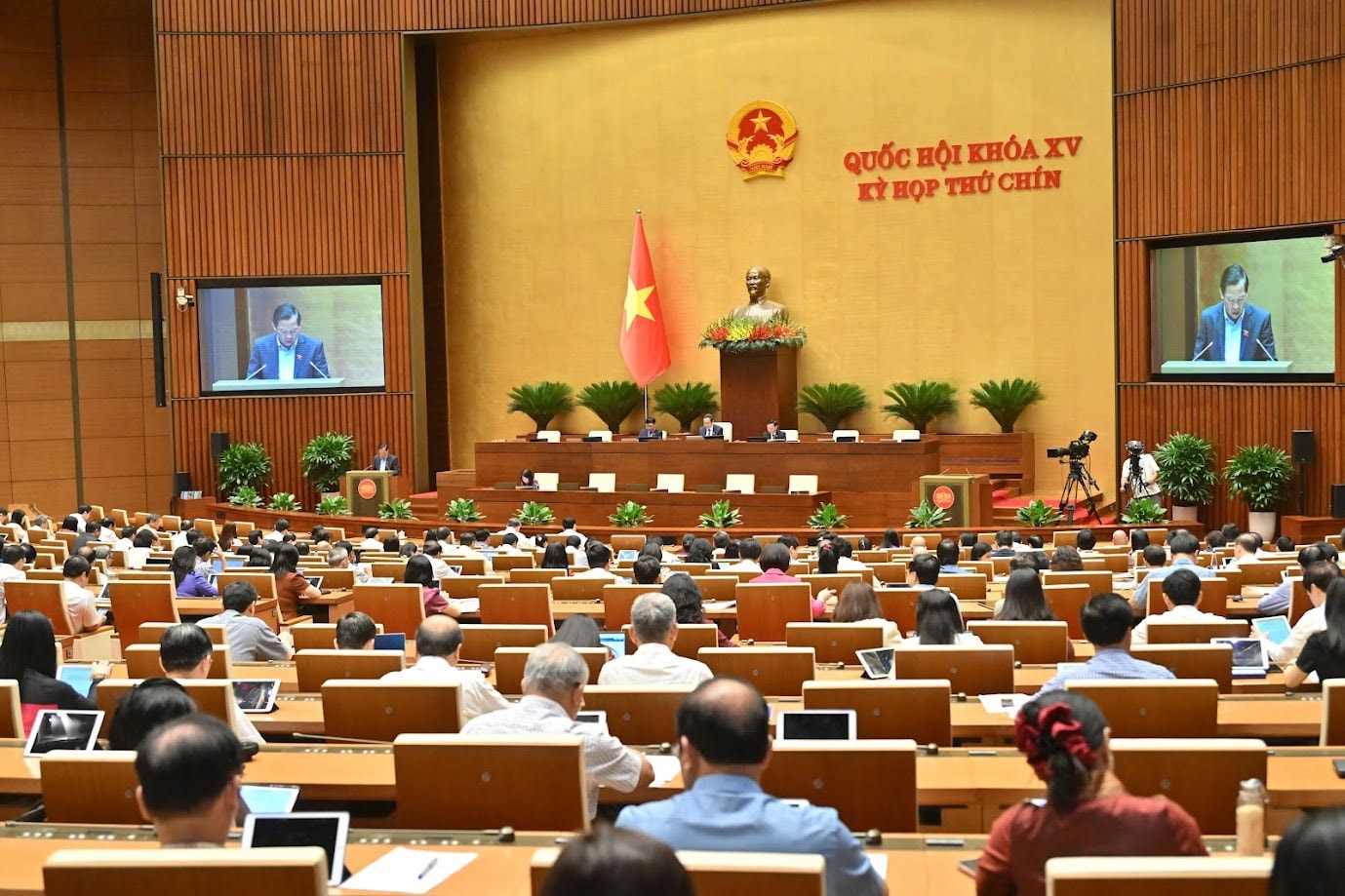 Quang cảnh phiên họp. Ảnh: Quang Khánh