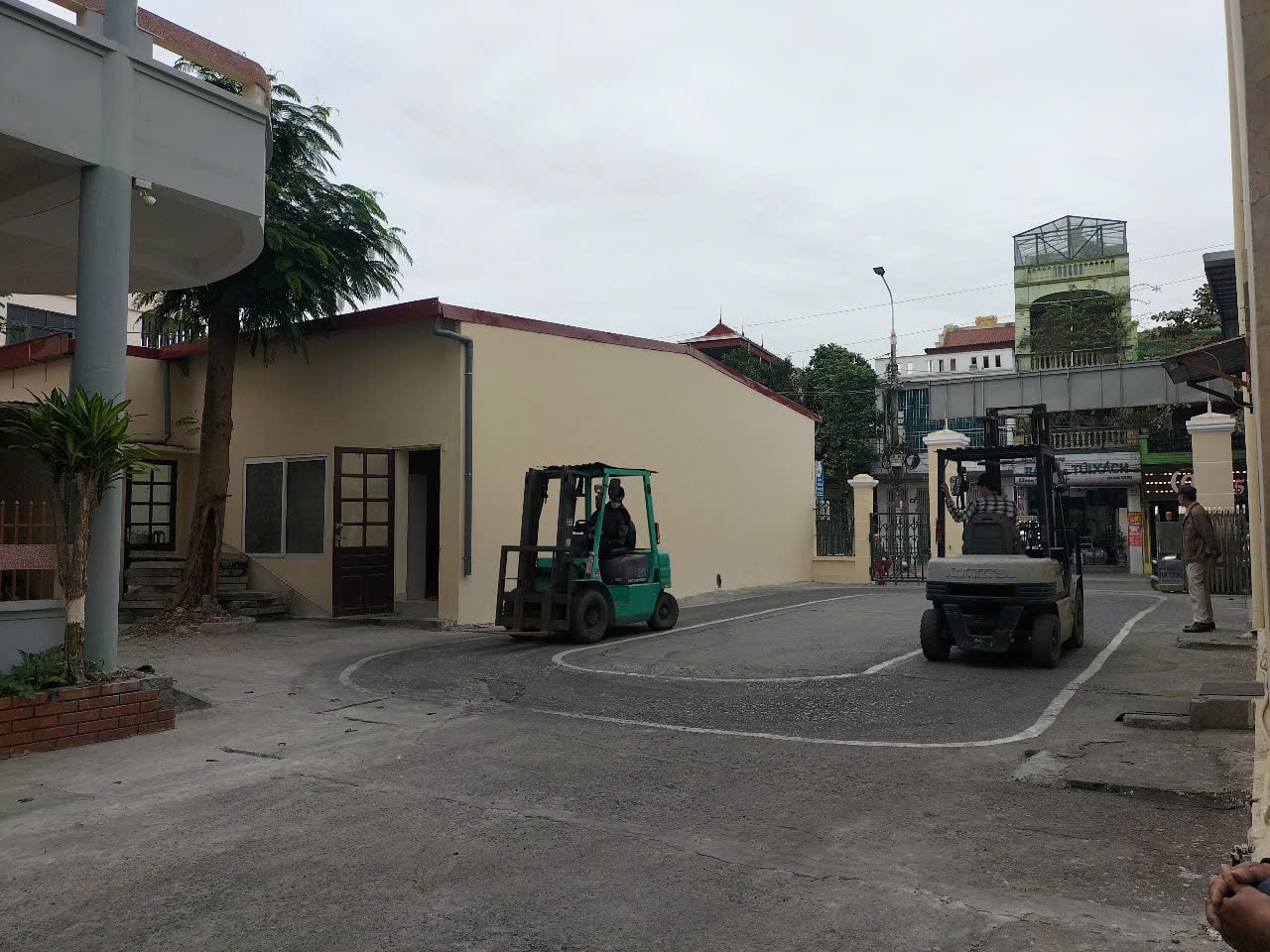 Ảnh 2- Trung tâm dịch vụ việc làm Hải Phòng phối hợp với cơ sở giáo dục nghề nghiệp mở lớp học nghề miễn phí về vận hành xe nâng hàng. Ảnh CES