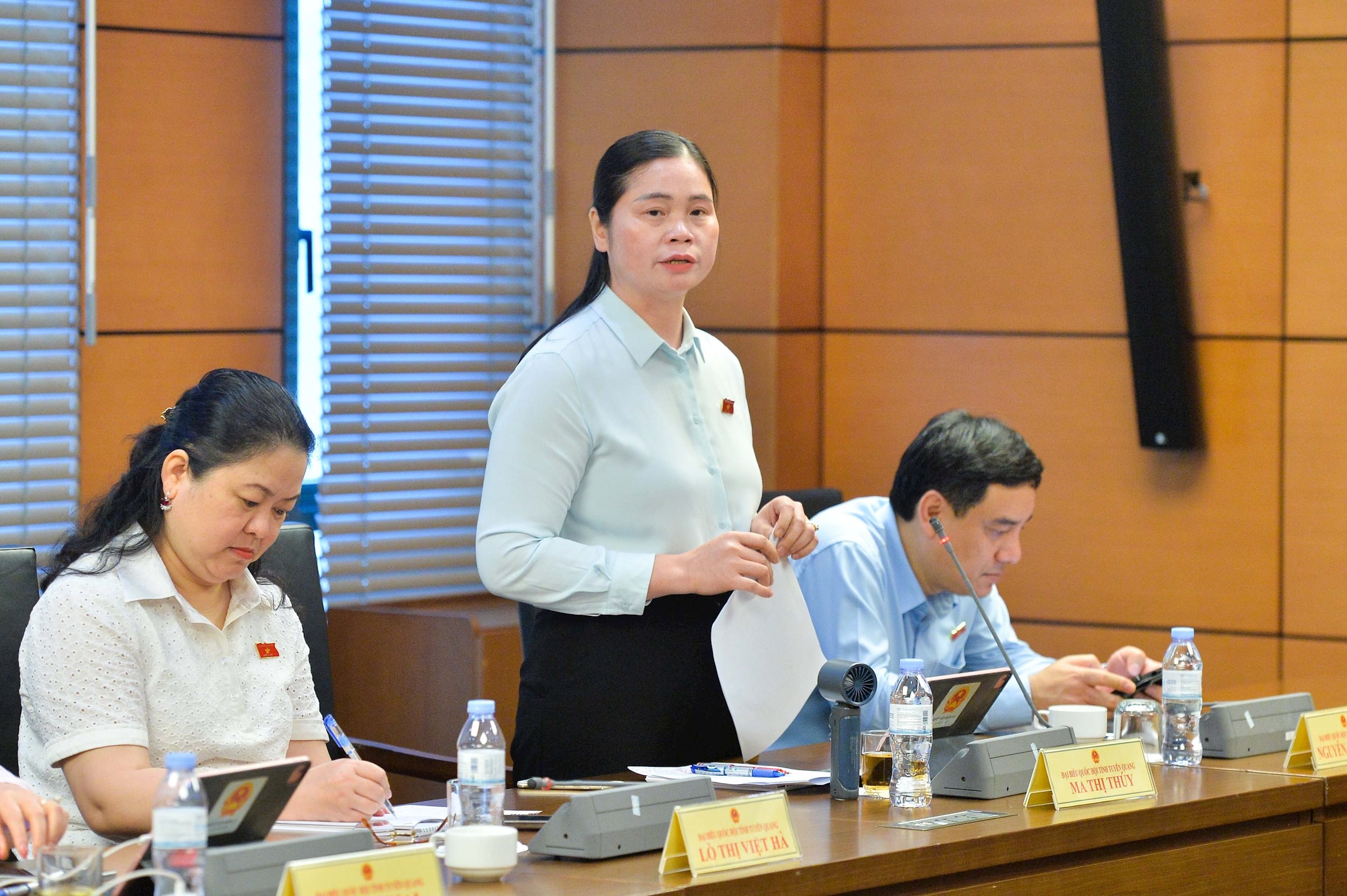 ĐBQH Ma Thị Thúy (Tuyên Quang) phát biểu. Ảnh: Hồ Long