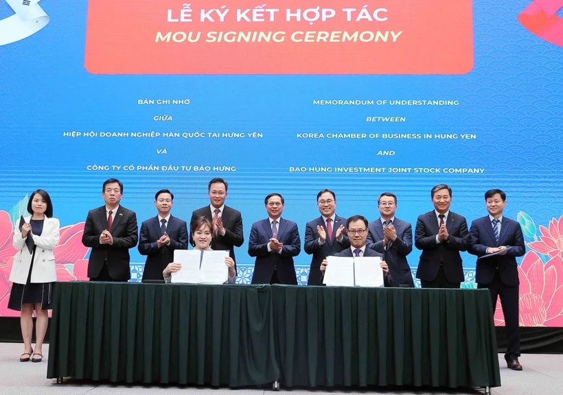 Korean and Vietnamese enterprises sign memoranda of understanding (MOUs) on investment cooperation within the framework of the event