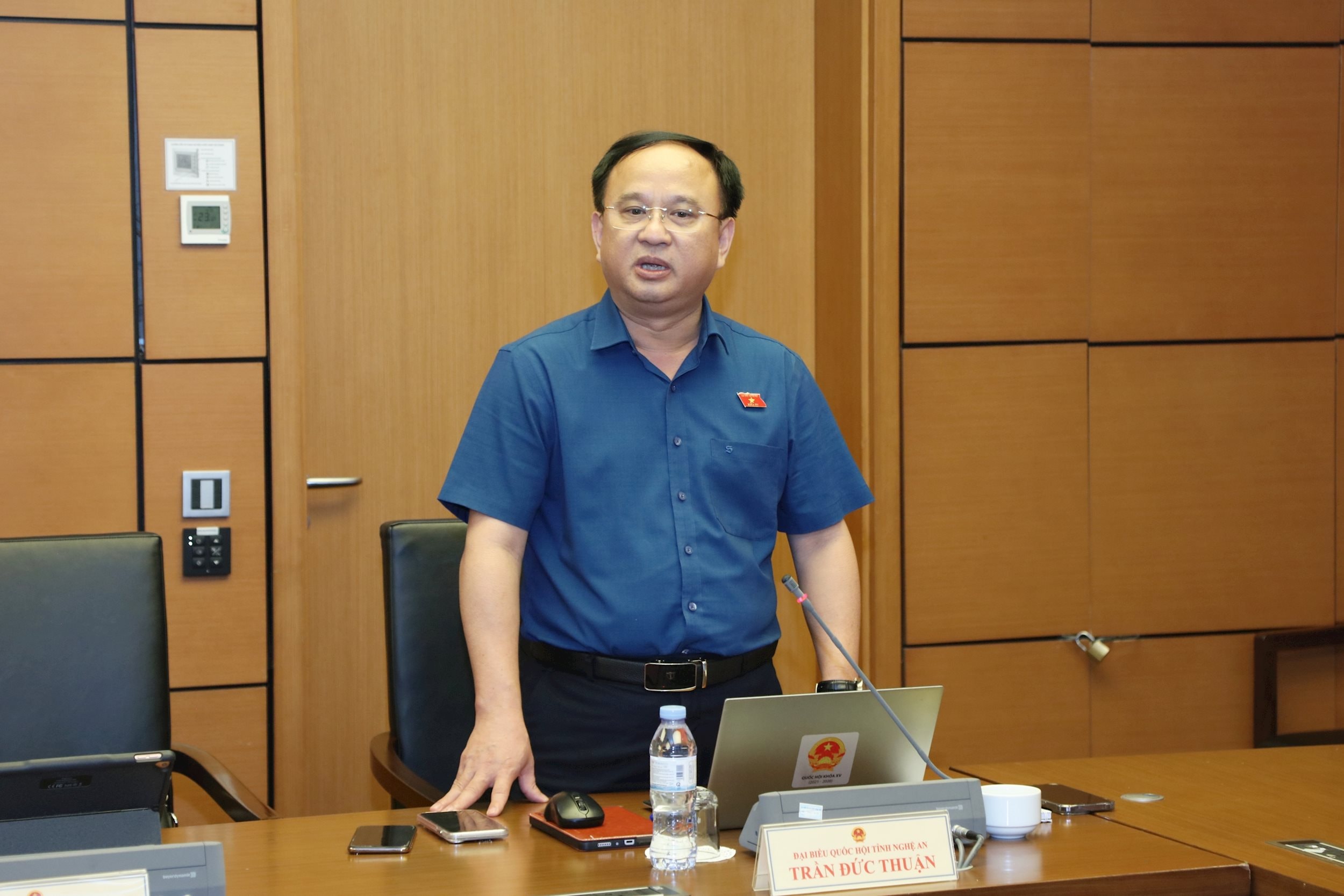ĐBQH Trần Đức Thuận (Nghệ An) phát biểu tại phiên thảo luận tổ. Ảnh: An Nhiên