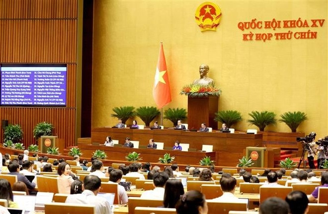 An overview of the National Assembly's ninth session (Photo: VNA) na-deputies-continue-to-discuss-amendments-to-constitution-on-may-14.jpg