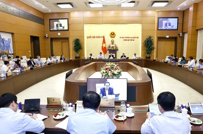 At the 45th session of the NA's Standing Committee (Photo: VNA) vna-potal-ubtv-quoc-hoi-cho-y-kien-ve-du-thao-nghi-quyet-phat-trien-kinh-te-tu-nhan-8032093-1.jpg