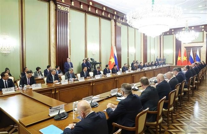 The meeting between Party General Secretary To Lam and Russian Prime Minister Mikhail Mishustin in Moscow on May 8 (Photo: VNA) vietnamese-party-leader-meets-russian-pm-2.jpg