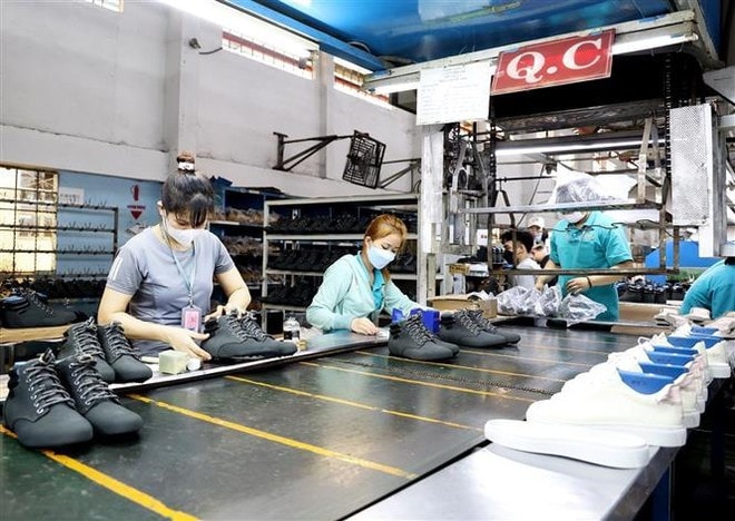 At a footwear company in Ho Chi Minh City (Photo: VNA) gp.jpg