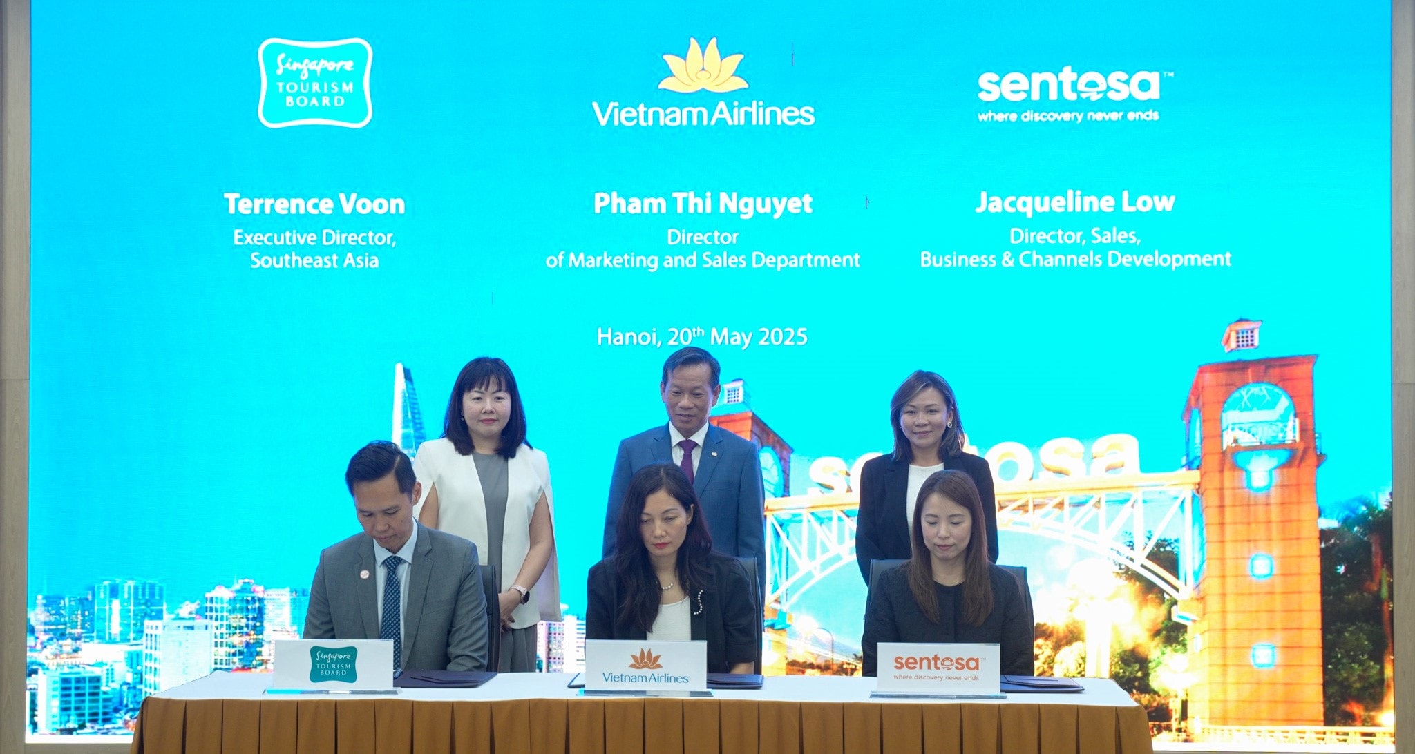 Ảnh 1- Biên bản ghi nhớ ba bên được ký kết đánh dấu một chương mới đầy hứa hẹn trong mối quan hệ hợp tác giữa Việt Nam và Singapore - hai trong số những điểm đến năng động hàng đầu khu vực Đông Nam Á. Ảnh VNA
