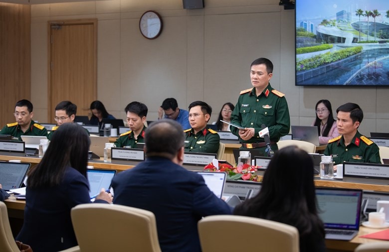 Thiếu tướng Tào Đức Thắng, Chủ tịch kiêm Tổng giám đốc Viettel phát biểu tại cuộc làm việc với Đoàn giám sát
