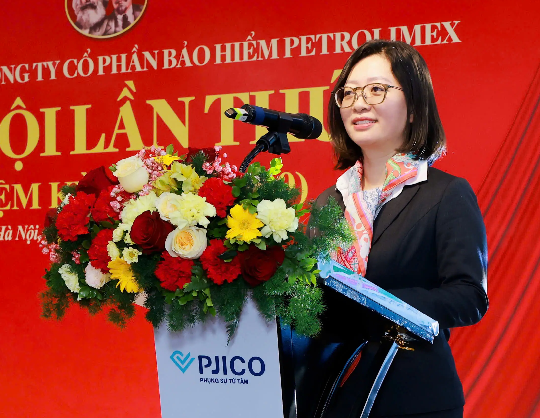 Anh chi Giang.jpg copy