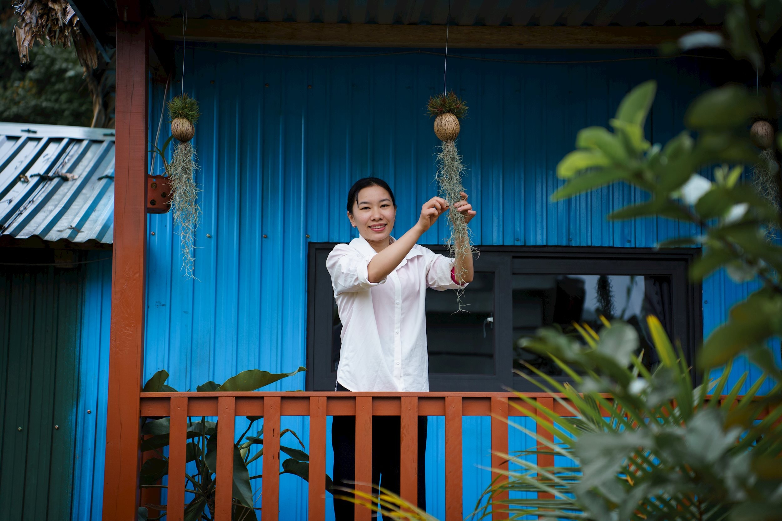 07 - Người dân dọn dẹp Rural Homestay