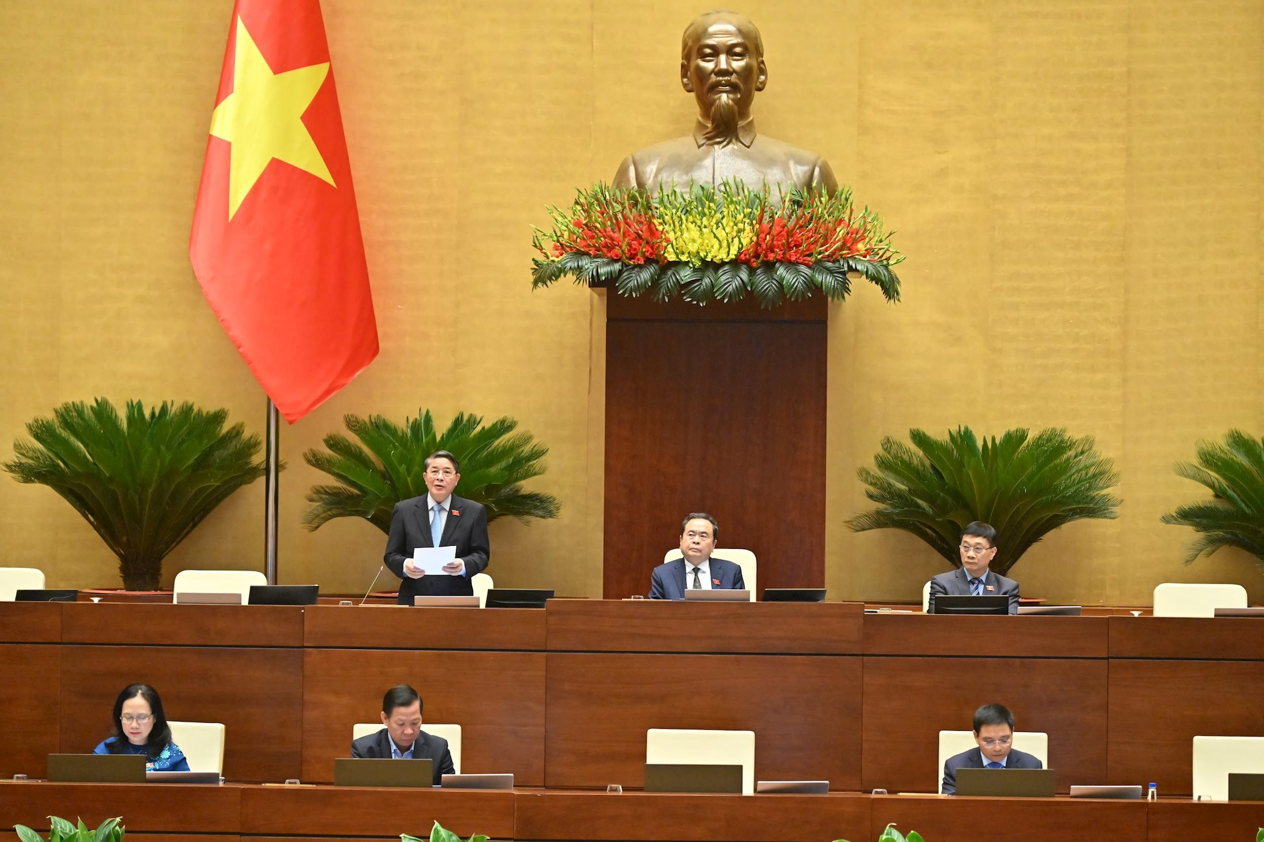 Phó Chủ tịch Quốc hội Nguyễn Đức Hải điều hành phiên họp
