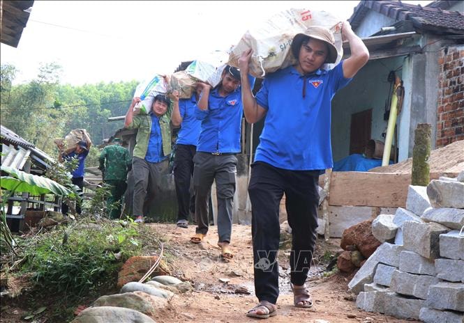 Xoa nhà tạm, dột nát