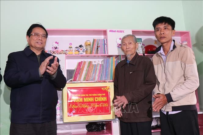 Xoa nhà tạm, dột nát0