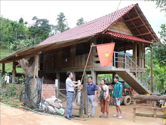 Xoa nhà tạm, dột nát1