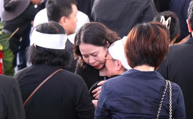 burial-ceremony-held-for-former-president-tran-duc-luong-2.jpg