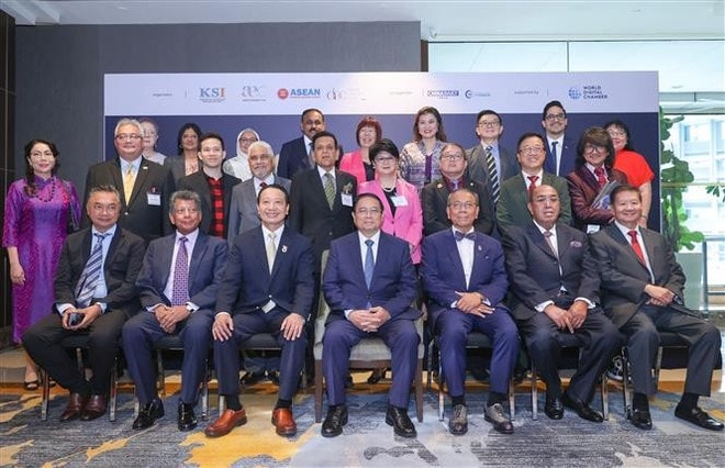 Prime Minister Pham Minh Chinh and other participants in a group photo at the ASEAN Leadership and Partnership Forum (ALPF) held in Kuala Lumpur on May 25. (Photo: VNA) pm-chinh-asean-leadership-and-partnership-forum-vna.jpg