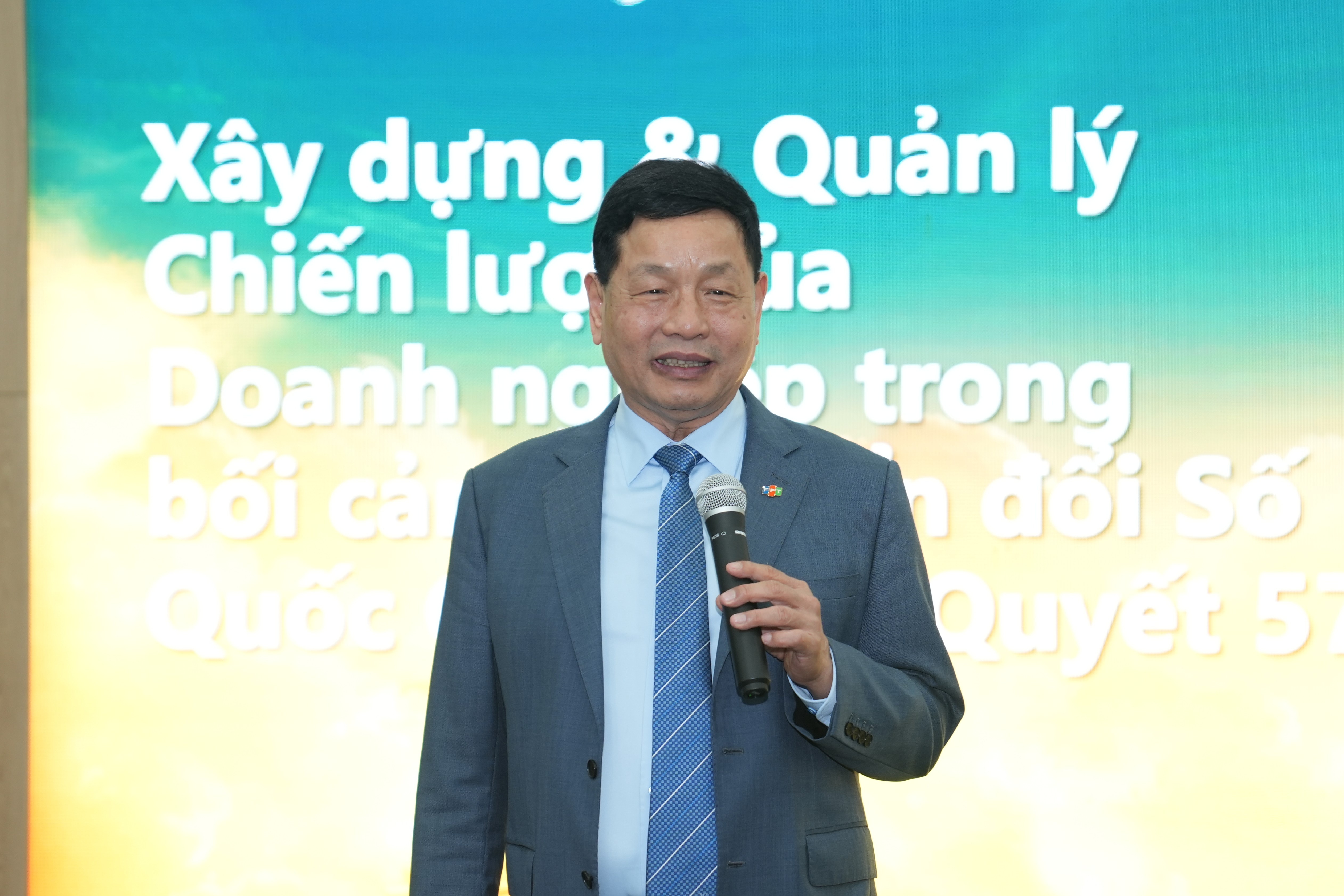 Photo 4. Mr. Truong Gia Binh - Founder and Chairman of FPT Corporation speaking at the event. Photo VNA