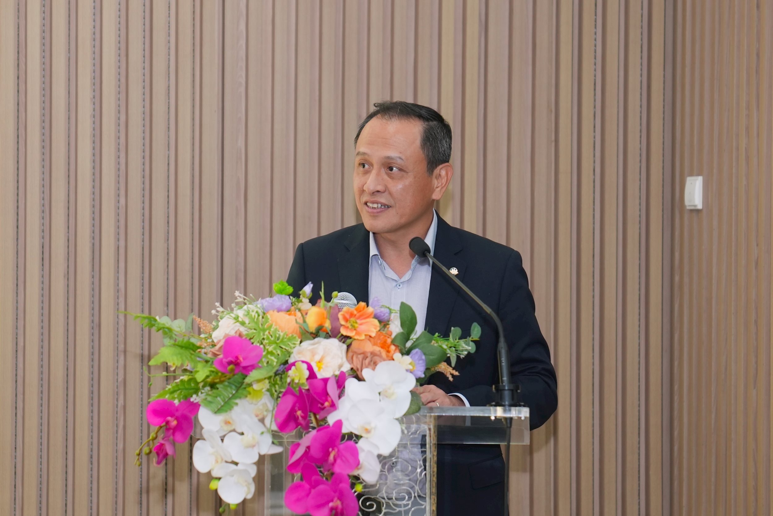 Photo 5. Mr. Le Hong Ha - General Director of Vietnam Airlines speaking at the signing ceremony. Photo VNA