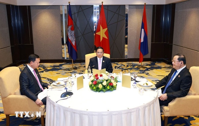 ttxvn-ba-thu-tuong-viet-nam-lao-campuchia-an-sang-va-lam-viec-2605-2.jpg