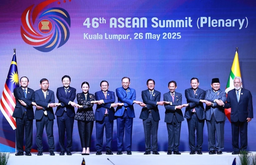 Leaders of ASEAN member countries and Timor-Leste at the plenary session of the 46th ASEAN Summit in Kuala Lumpur, Malaysia, on May 26 morning. (Photo: VNA)