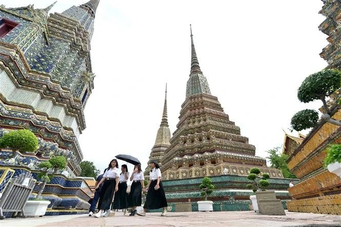 Foreign tourists in Bangkok, Thailand (Photo: XINHUA/VNA)