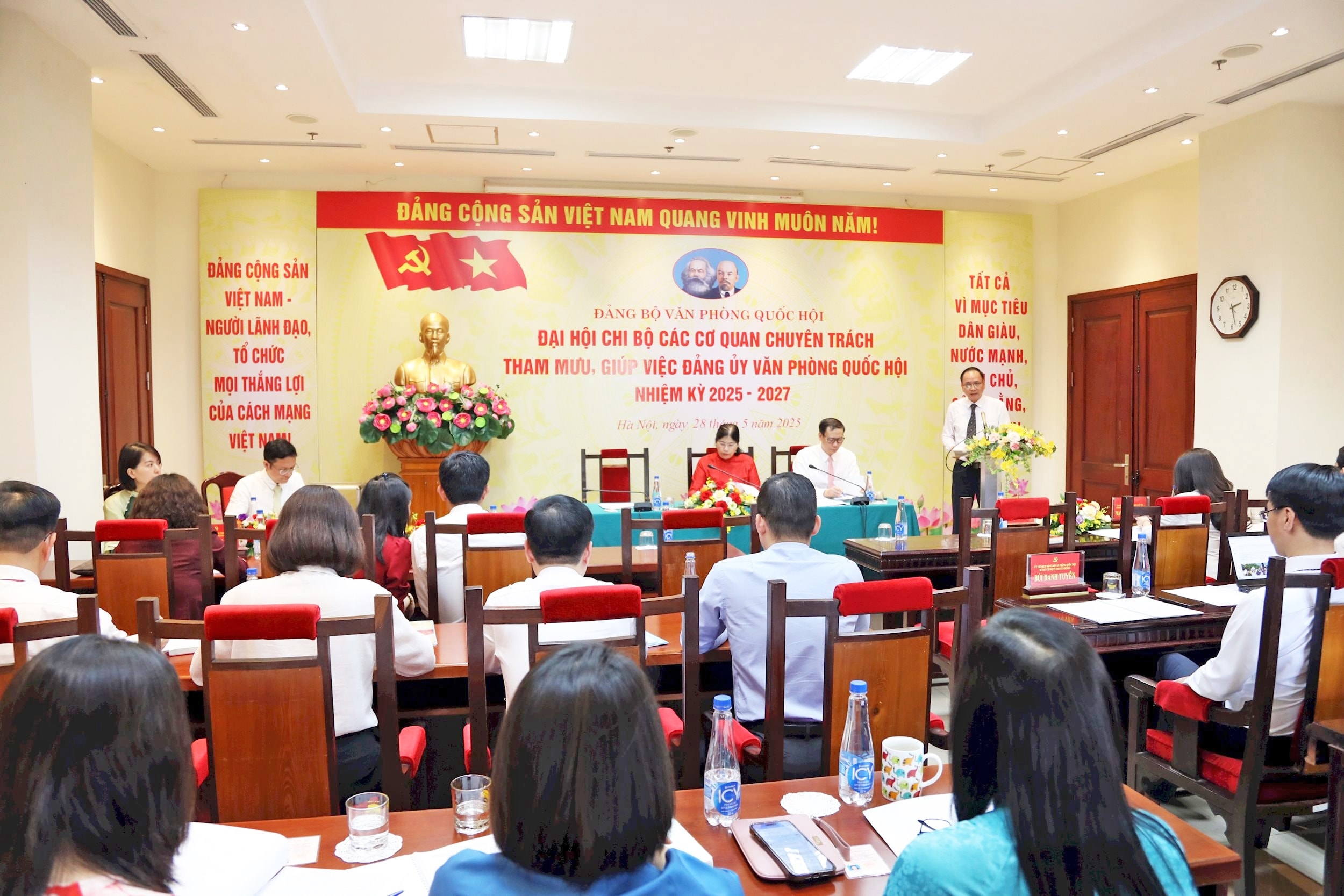 dai-hoi-tm9.jpg