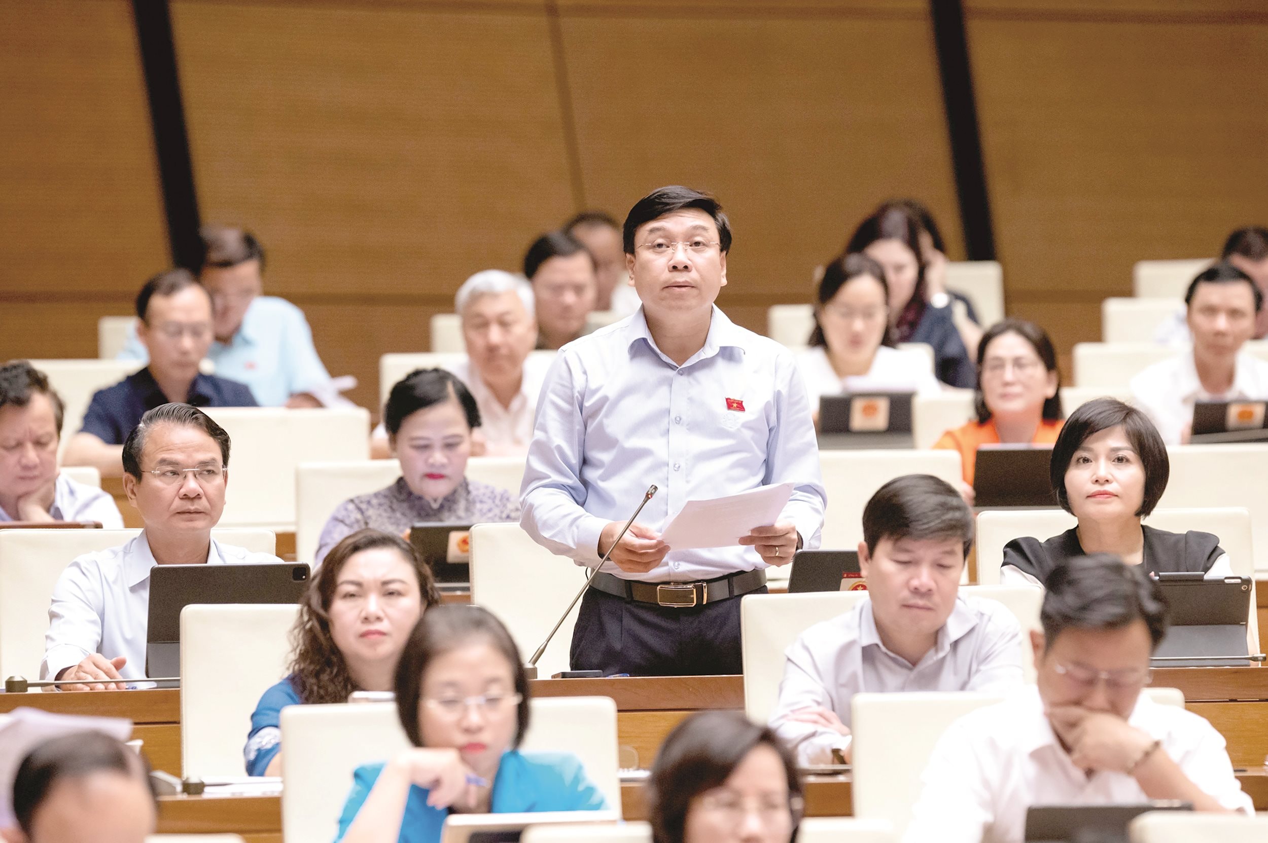ĐBQH Nguyễn Văn Mạnh (Vĩnh Phúc) phát biểu. Ảnh- Phạm Thắng
