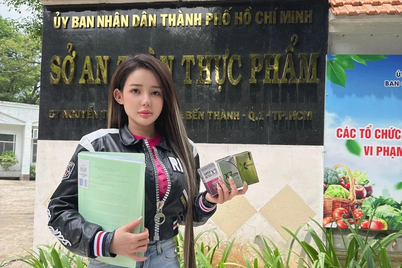 DJ Ngân 98 đến Sở An toàn thực phẩm TPHCM làm việc. Ảnh - Facebook DJ Ngân 98.