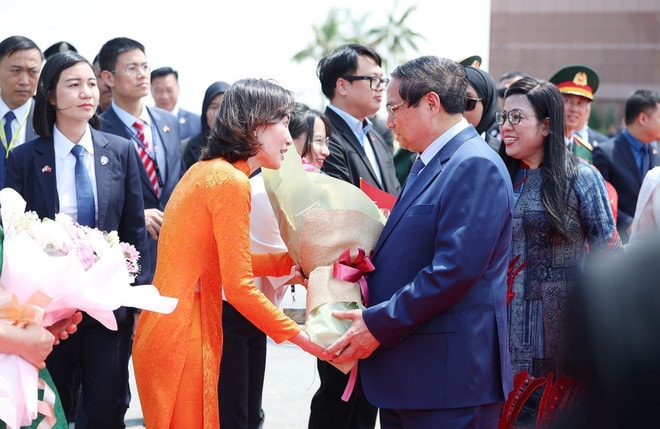 At the farewell ceremony for Prime Minister Pham Minh Chinh and his spouse in Kuala Lumpur, Malaysia. (Photo: VNA) vna-potal-thu-tuong-ket-thuc-chuyen-tham-chinh-thuc-malaysia-va-tham-du-hoi-nghi-cap-cao-asean-lan-thu-46-8059581.jpg