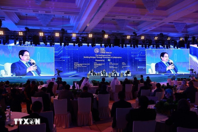 Prime Minister Pham Minh Chinh speaks at a high-level discussion session titled “The Intelligence Grid: Building Bridges Through Sovereign AI Collaboration” in Kuala Lumpur on May 28. (Photo: VNA) pm2.jpg