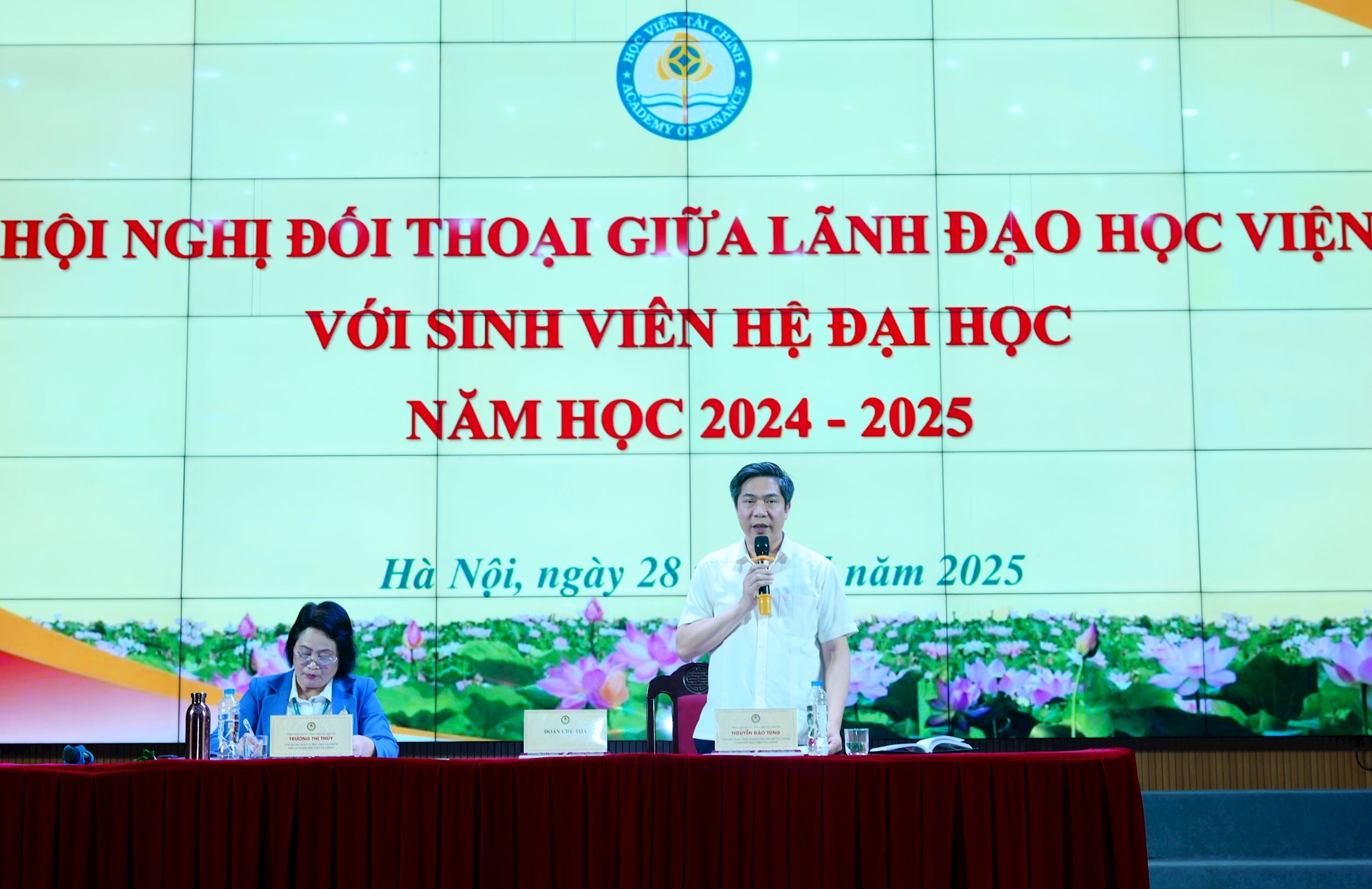 PGS.TS, Nhà giáo Ưu tú Nguyễn Đào Tùng - Giám đốc Học viện Tài chính phát biểu tại hội nghị