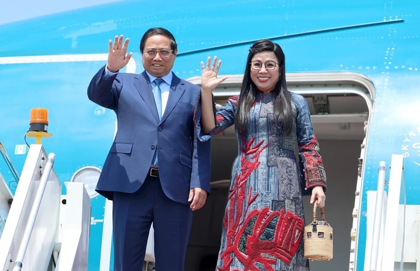 Prime Minister Pham Minh Chinh and his spouse conclude their official visit to Malaysia and attendance at the 46th ASEAN Summit. (Photo: VNA)
