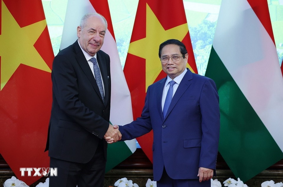 Thủ tướng Phạm Minh Chính hội kiến Tổng thống Hungary Sulyok Tamas. (Ảnh: Dương Giang/TTXVN)