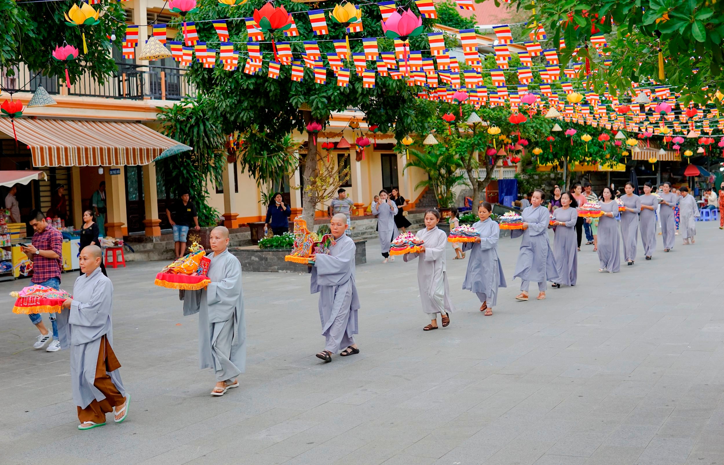 Chùa Bà trong lễ Vía