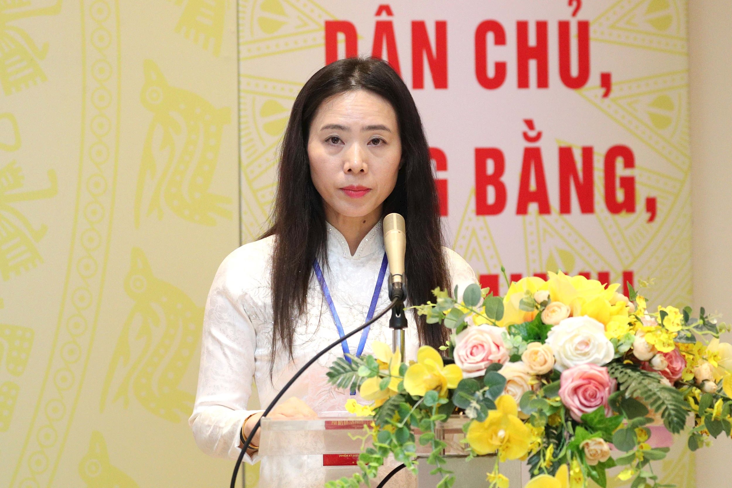 Đồng chí Nguyễn Thị Dương phát biểu
